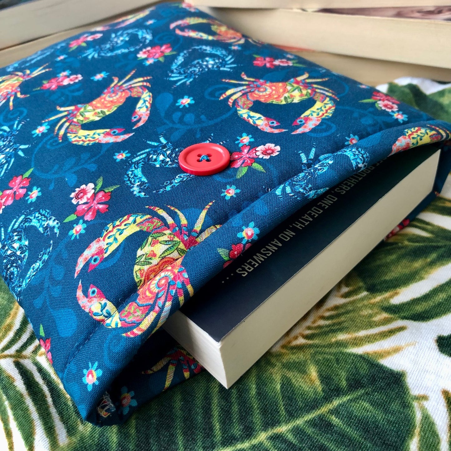 Crab Tropical Floral padded book/tablet sleeve