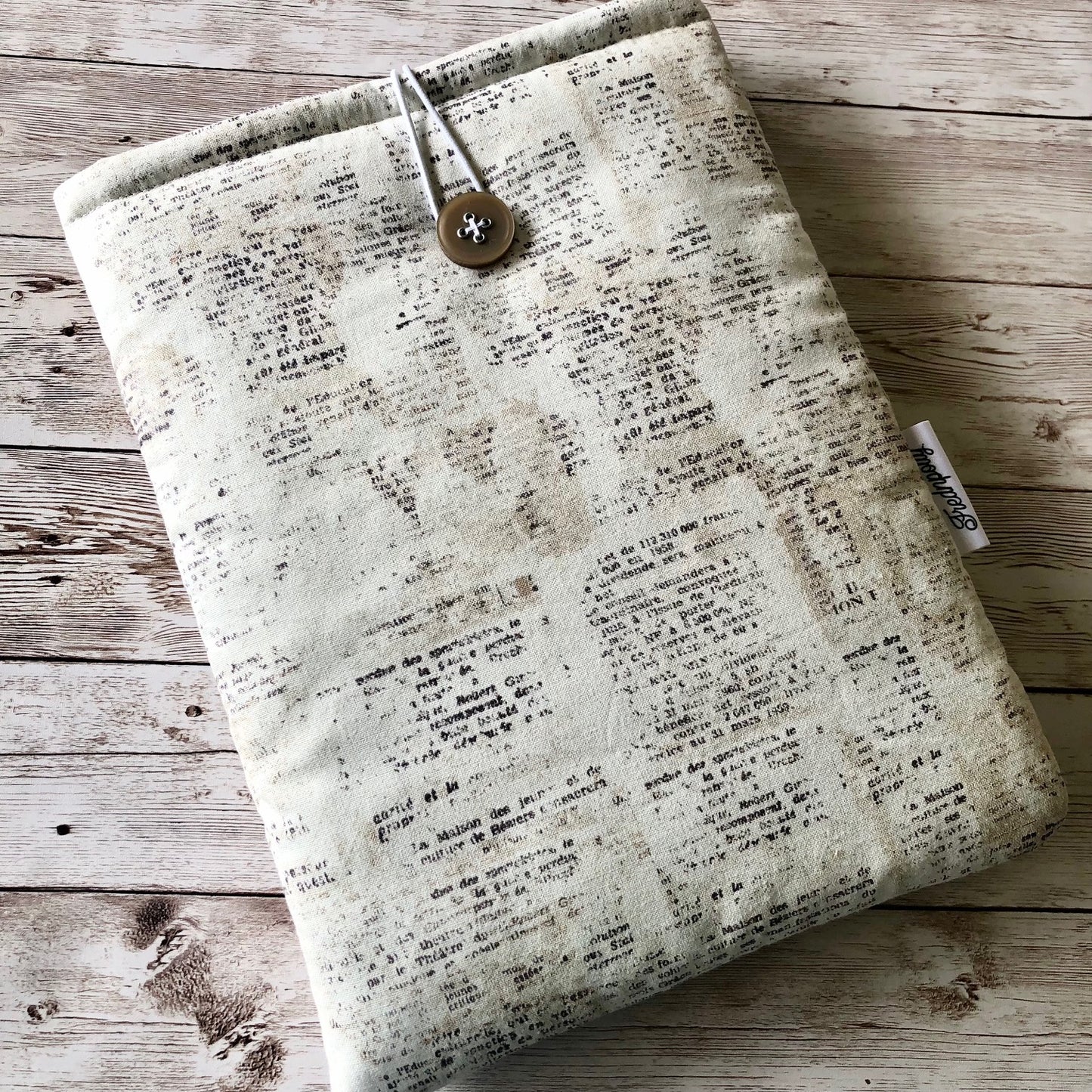 Aged Newspaper Vintage-look padded book/tablet sleeve