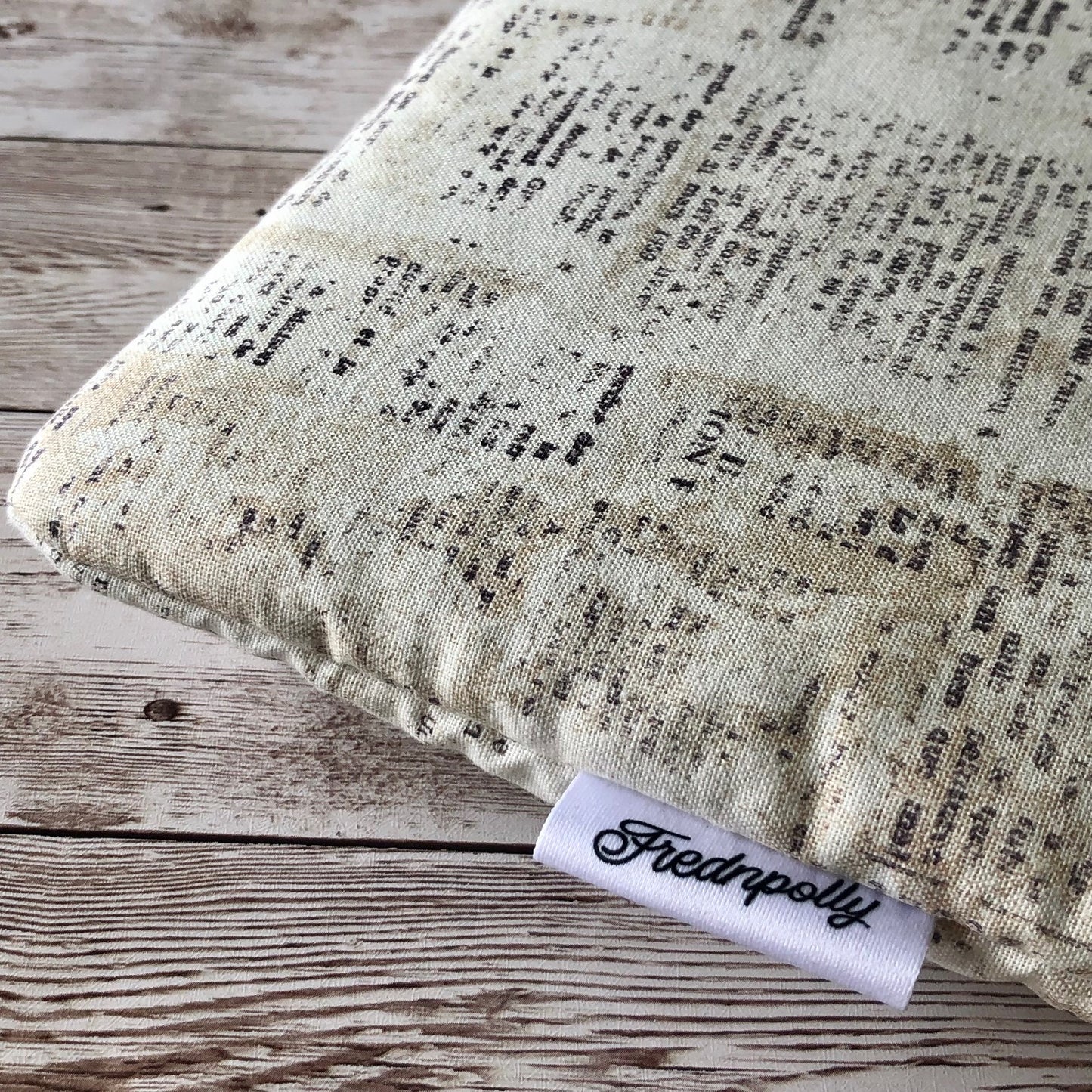 Aged Newspaper Vintage-look padded book/tablet sleeve