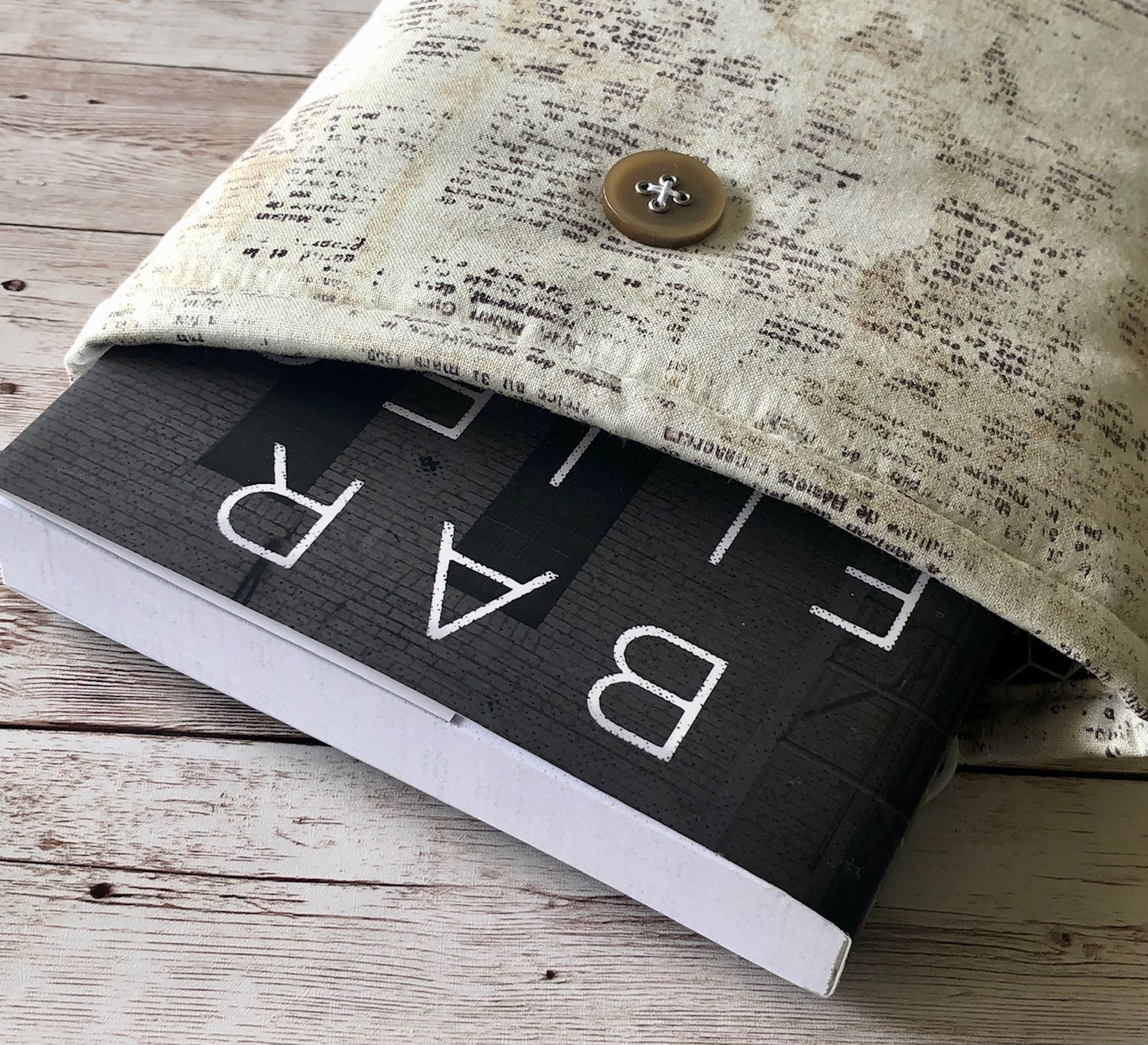 Aged Newspaper Vintage-look padded book/tablet sleeve