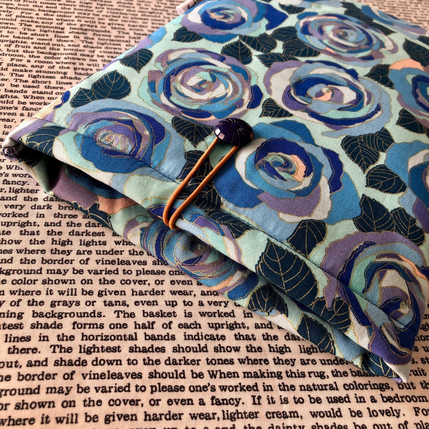 Abstract Blue Roses padded book/tablet sleeve