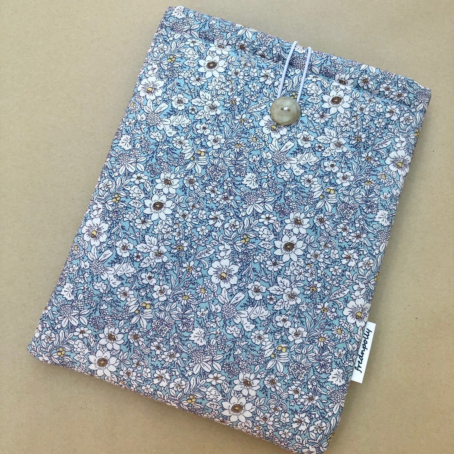 Blue White Daisies padded book/tablet sleeve