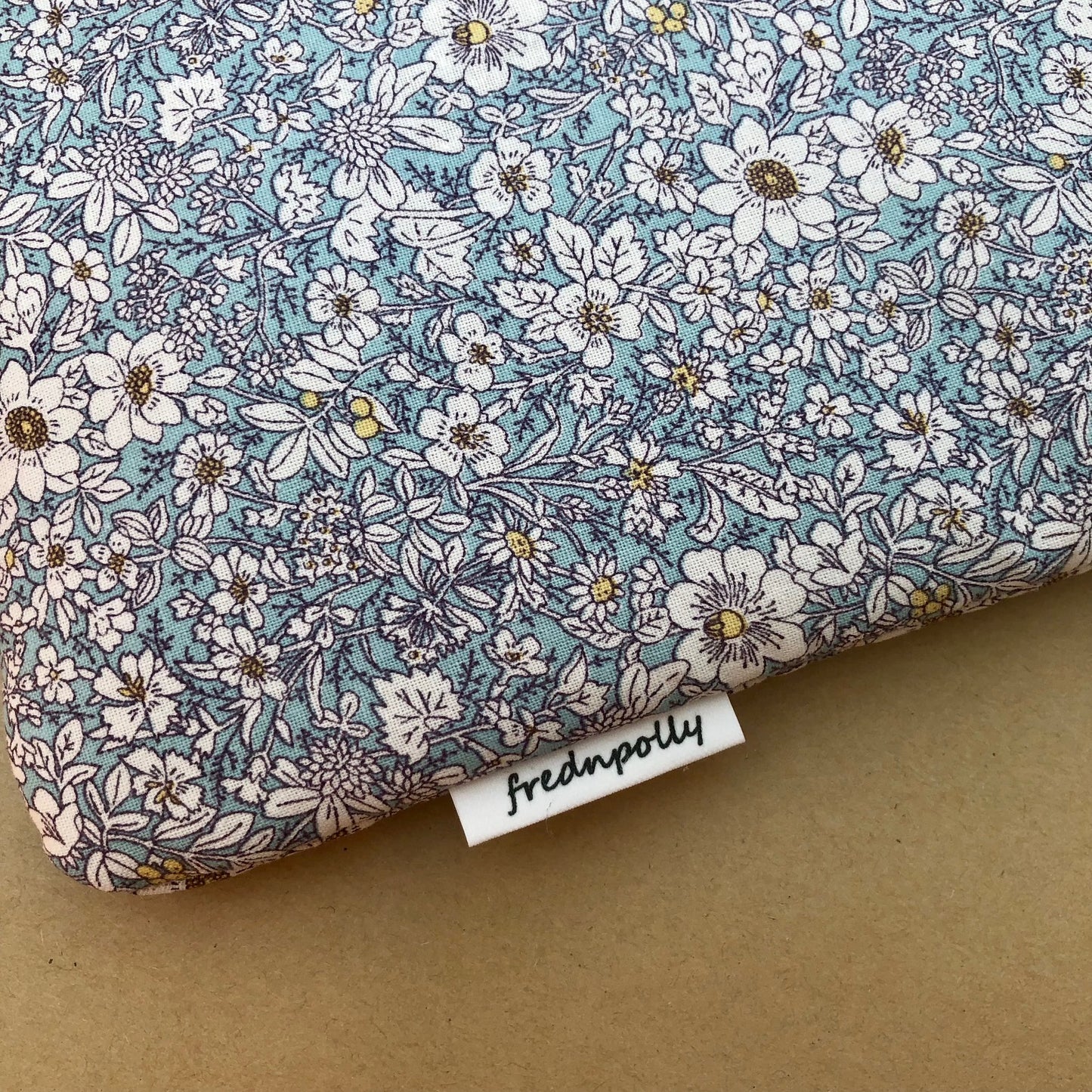 Blue White Daisies padded book/tablet sleeve