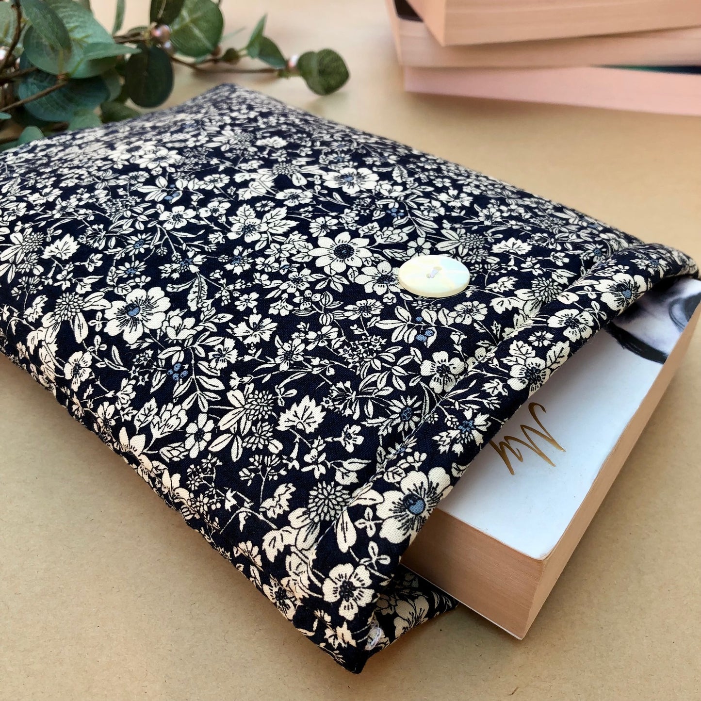 Navy Cream Floral padded book/tablet sleeve