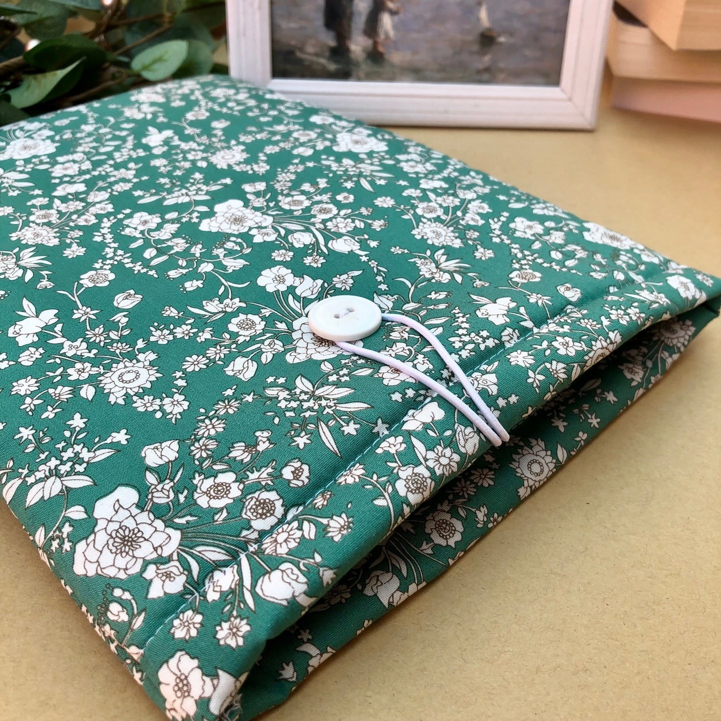 Green White Mini Roses padded book/tablet sleeve