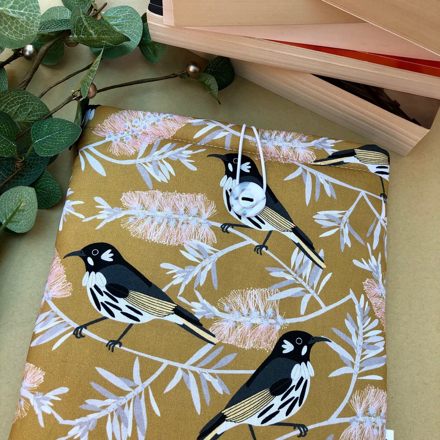 Honeyeaters Floral padded book/tablet sleeve