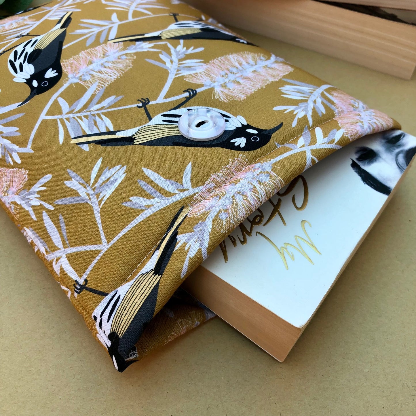 Honeyeaters Floral padded book/tablet sleeve