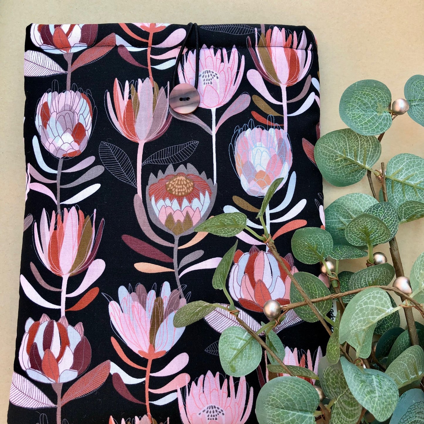 Proteas Floral padded book/tablet sleeve