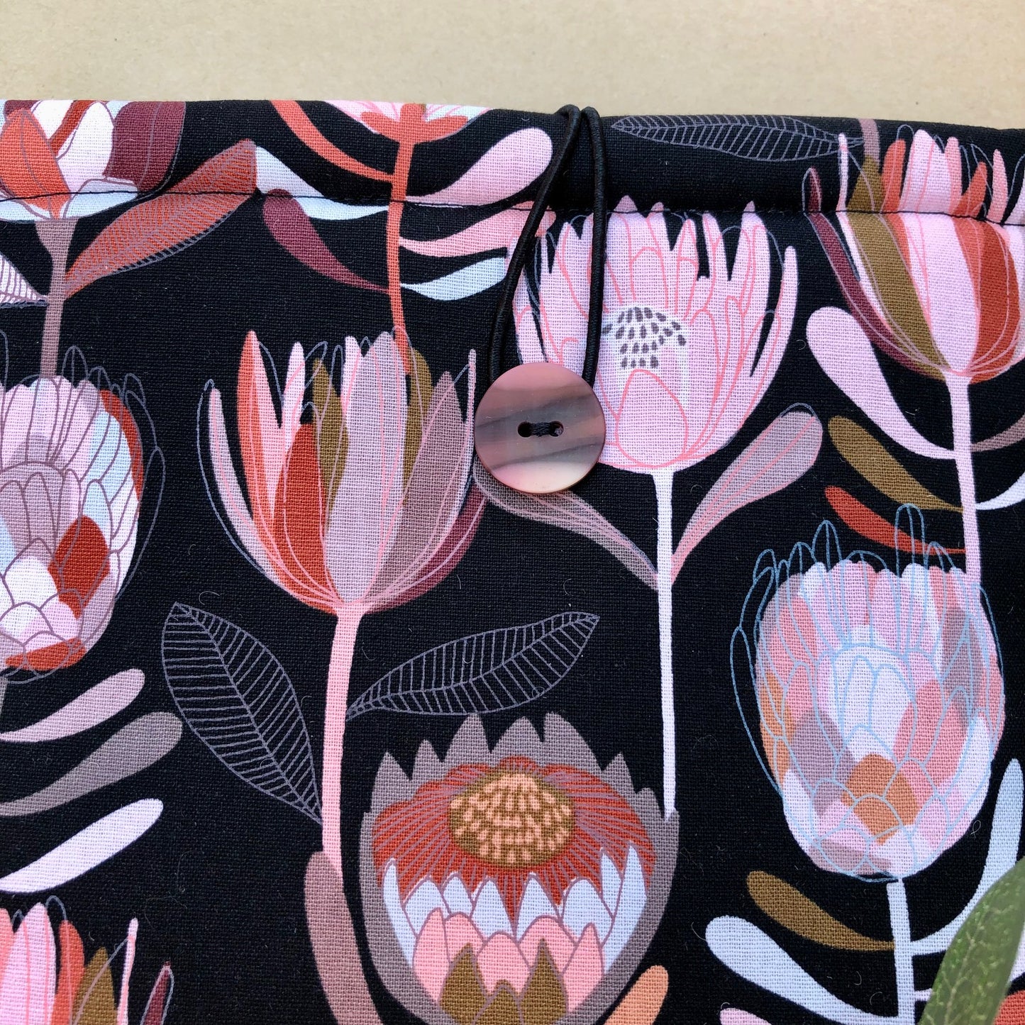 Proteas Floral padded book/tablet sleeve