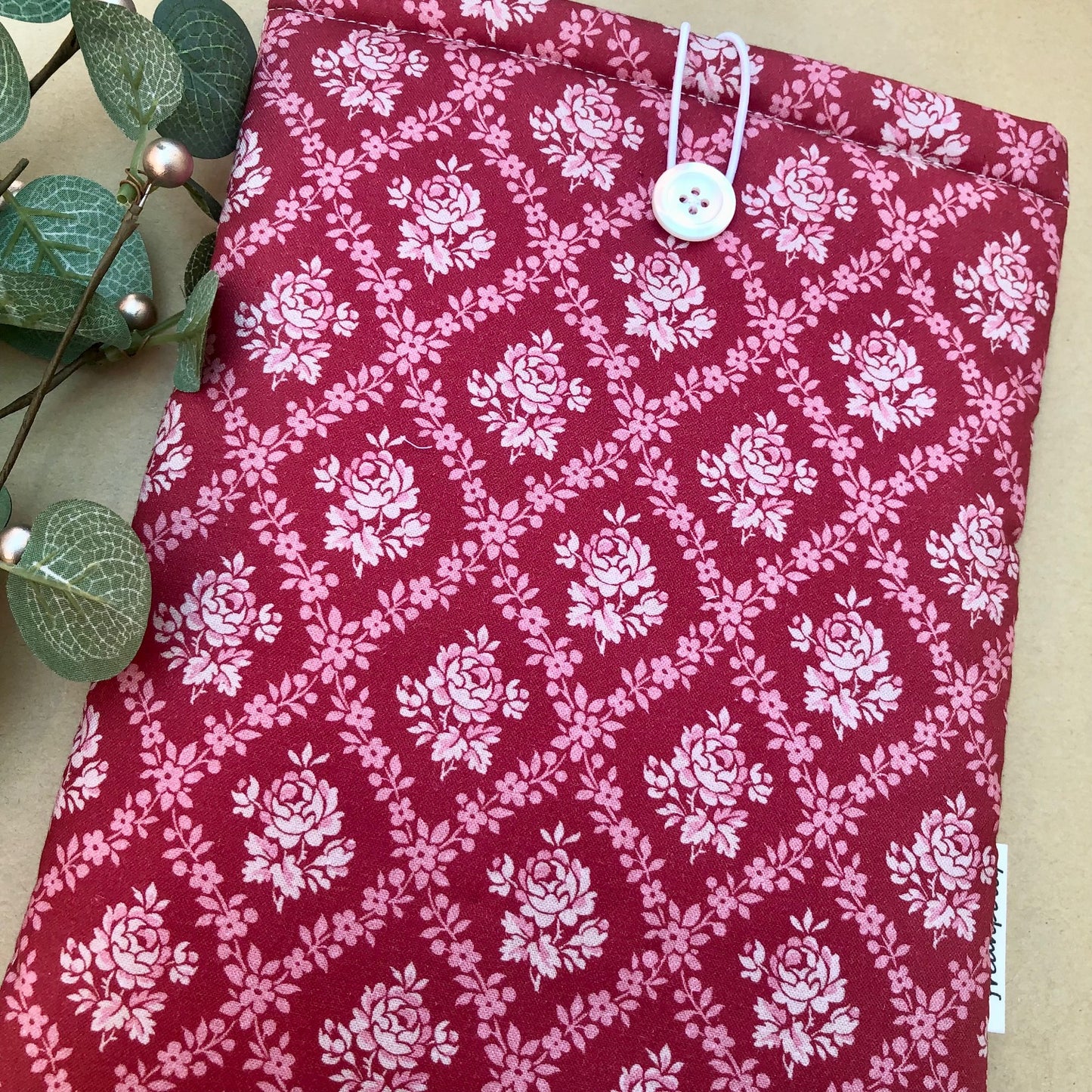 Red Rose Damask padded book/tablet sleeve