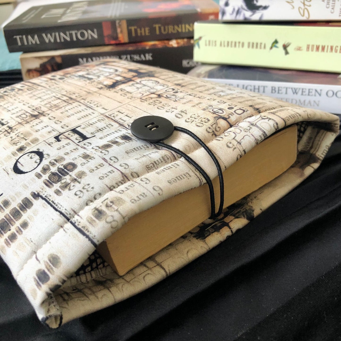 London Grunge padded book/tablet sleeve