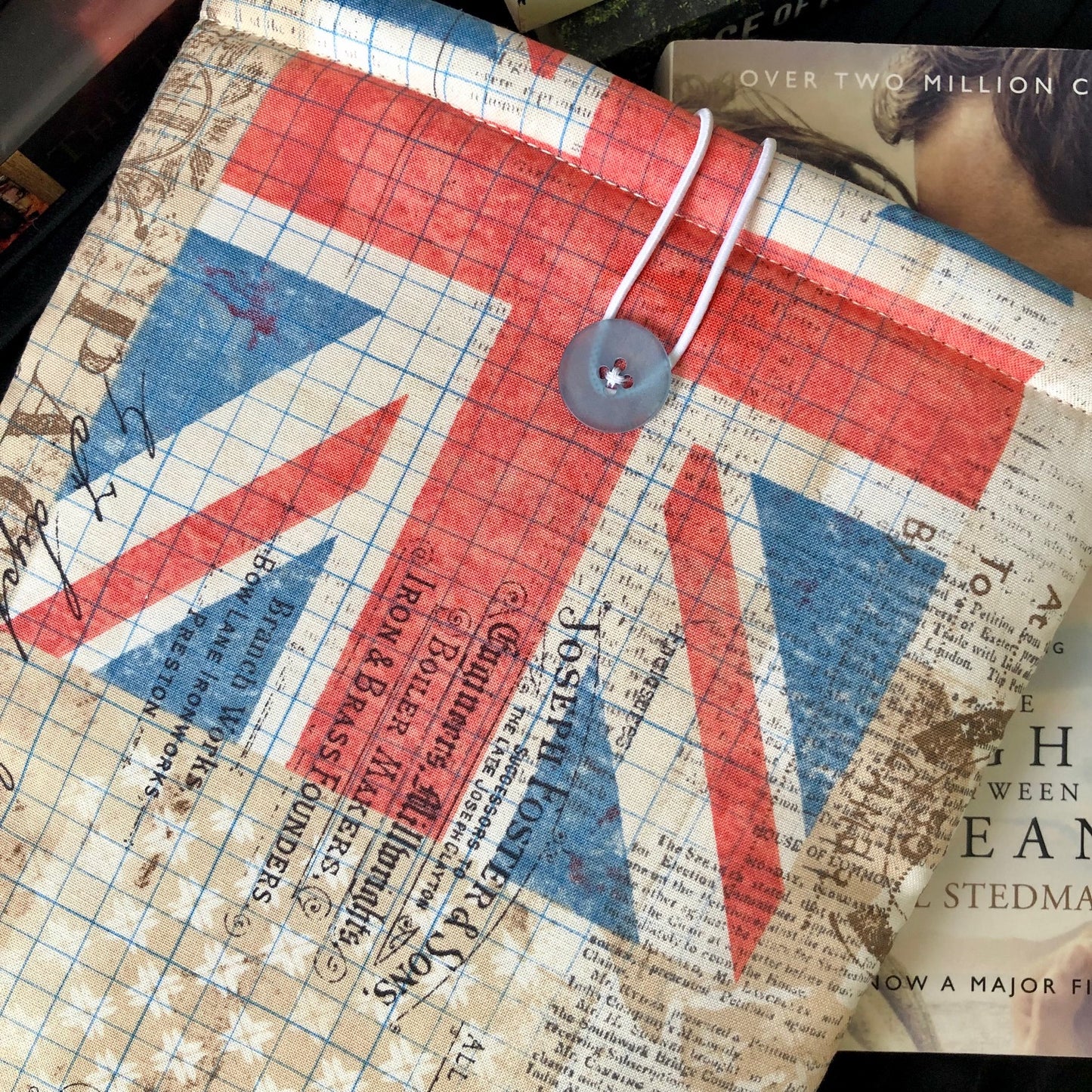 Vintage-look Union Jack British Flag padded book/tablet sleeve