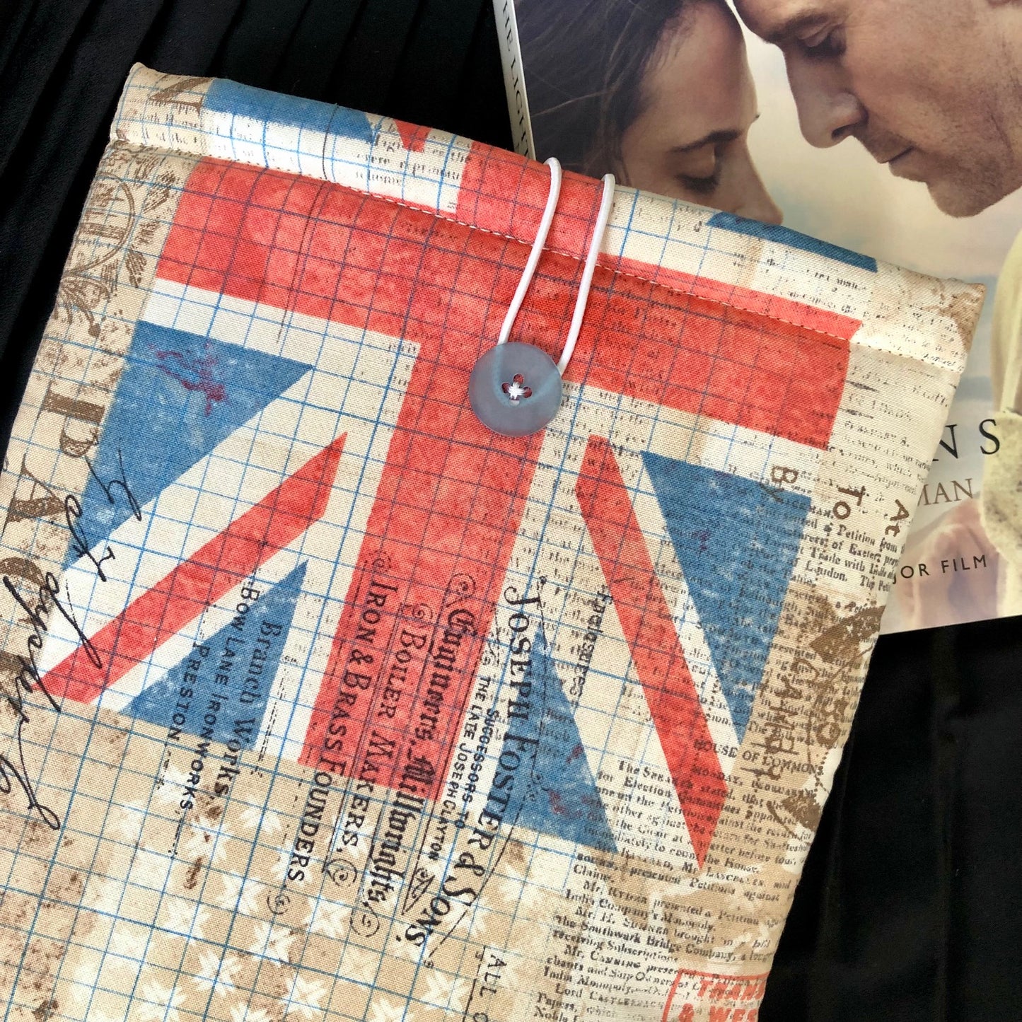 Vintage-look Union Jack British Flag padded book/tablet sleeve