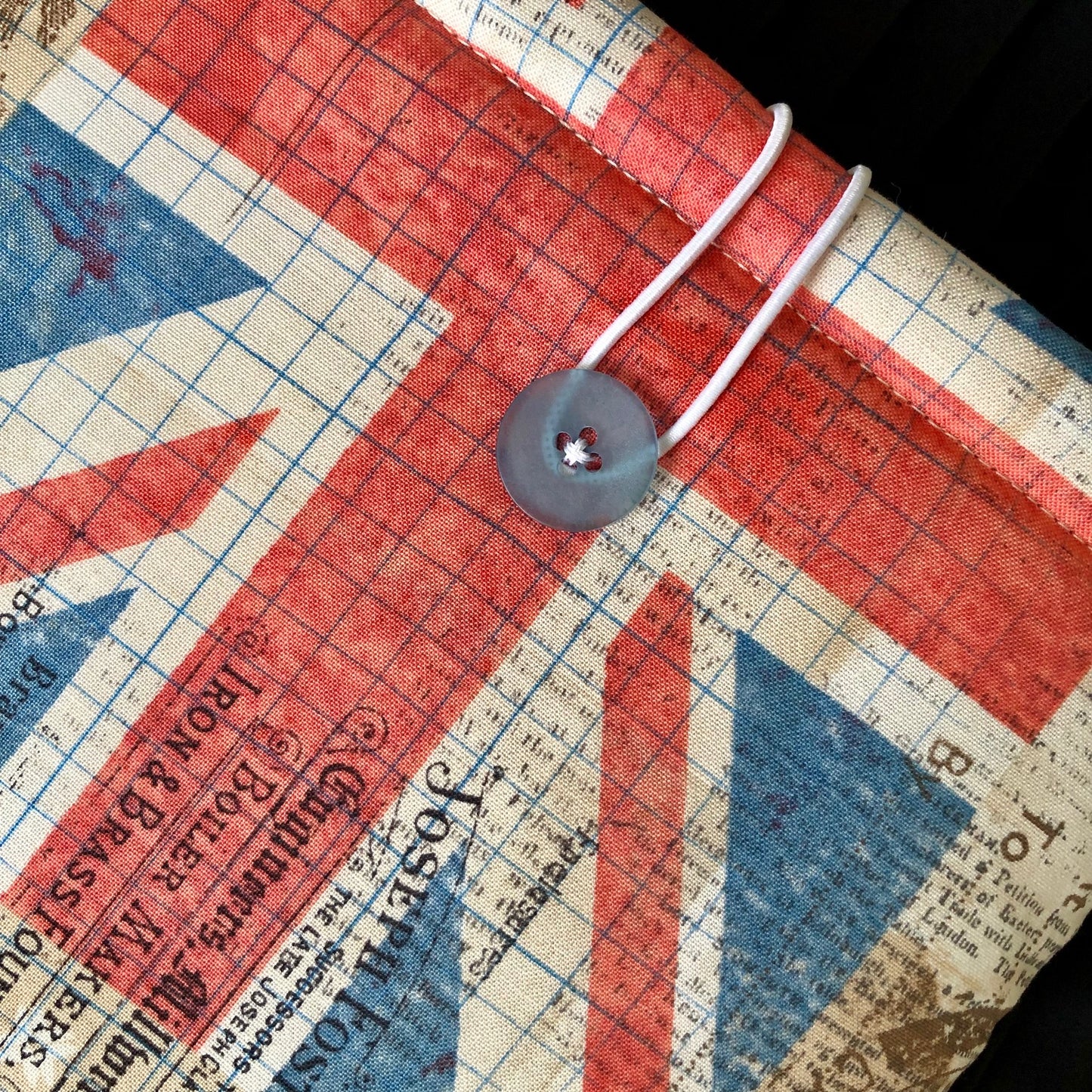 Vintage-look Union Jack British Flag padded book/tablet sleeve