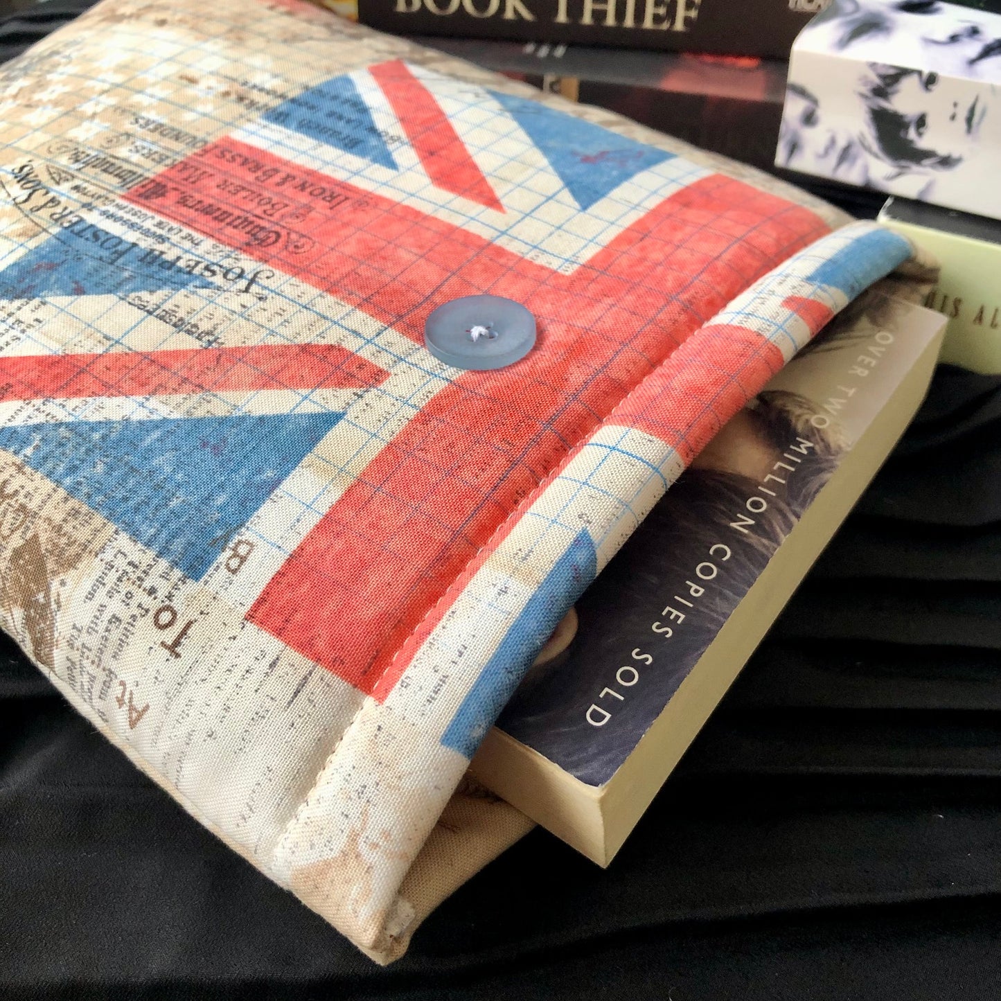 Vintage-look Union Jack British Flag padded book/tablet sleeve