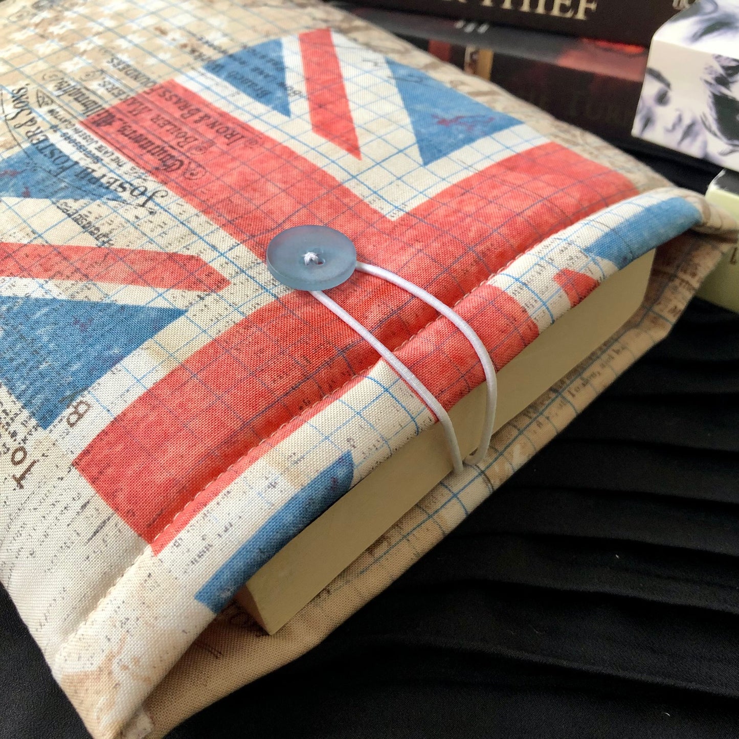 Vintage-look Union Jack British Flag padded book/tablet sleeve