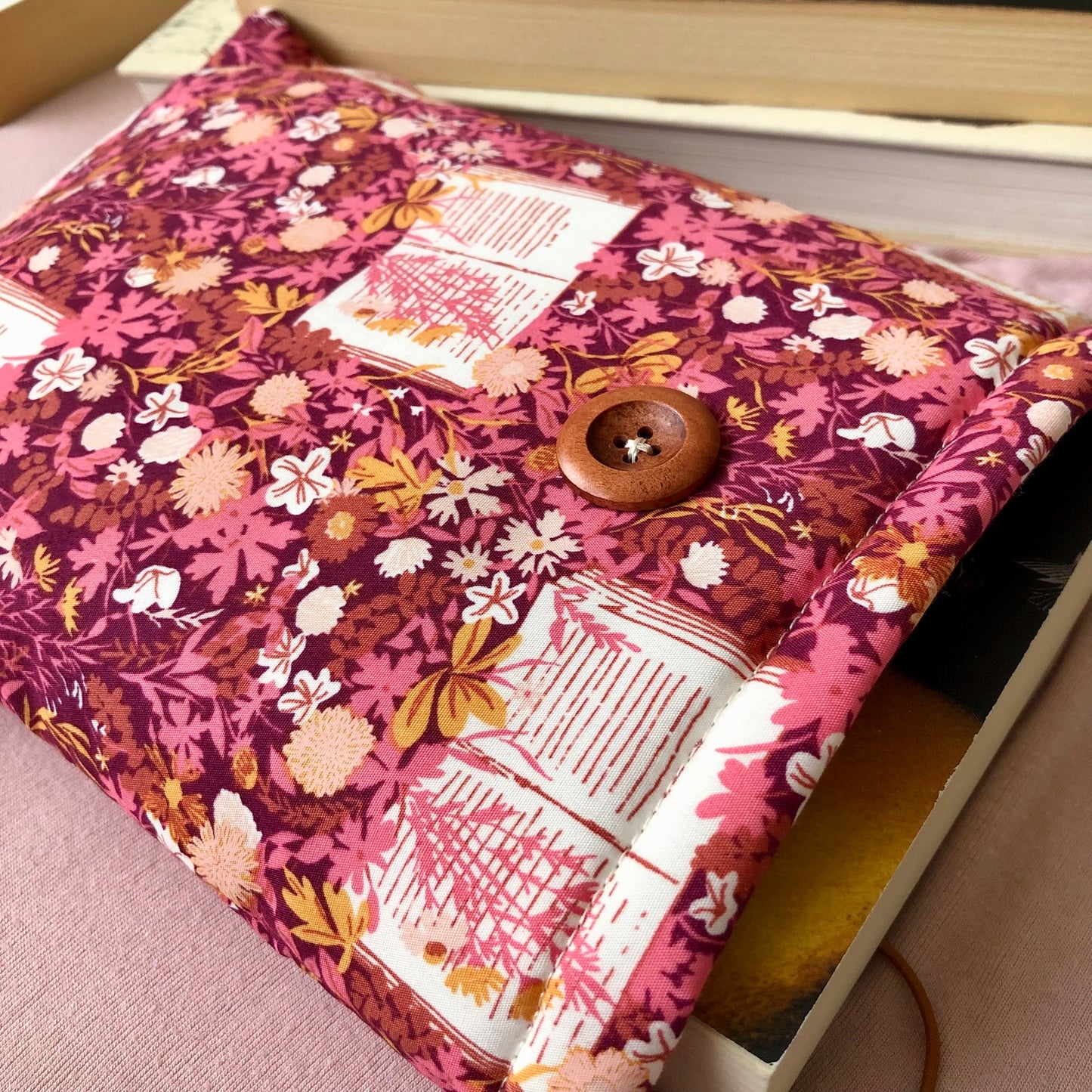 Book Lover Floral padded book/tablet sleeve