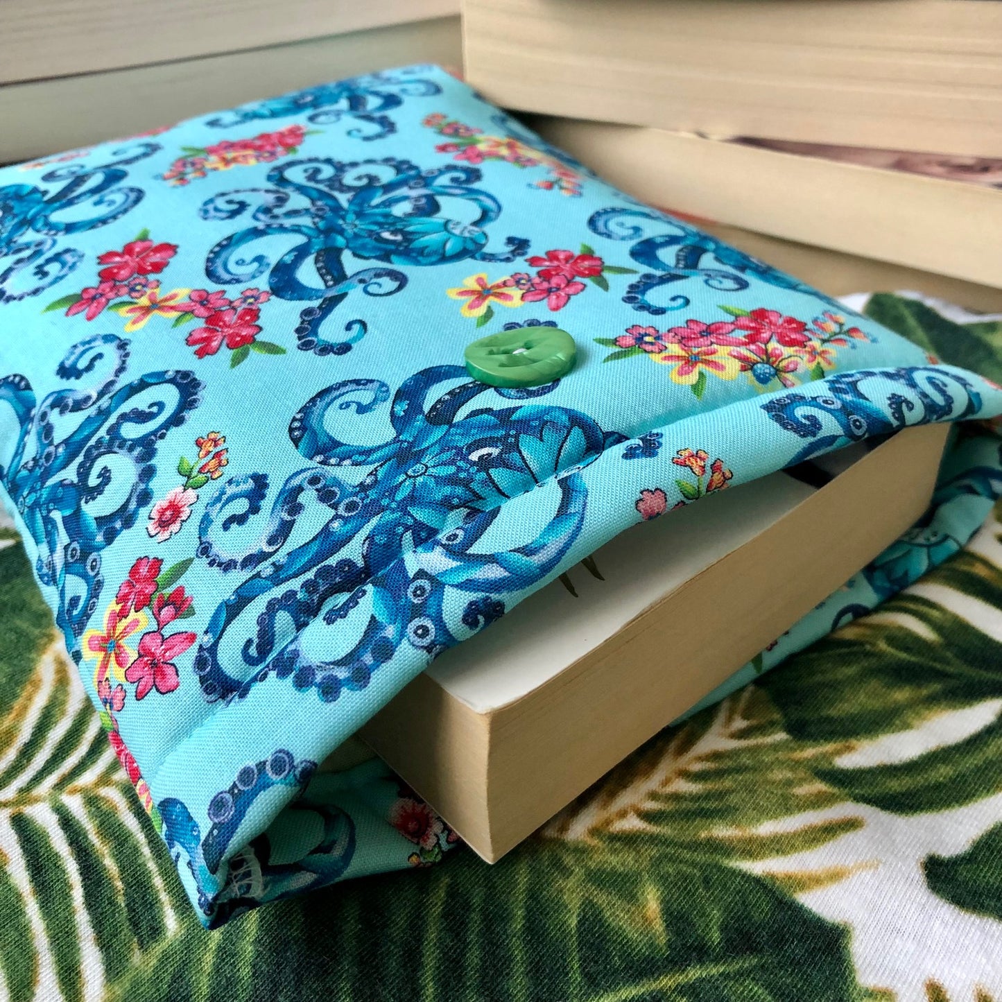 Floral Octopus Tropical padded book/tablet sleeve