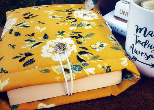 Yellow White Shabby Roses padded book/tablet sleeve