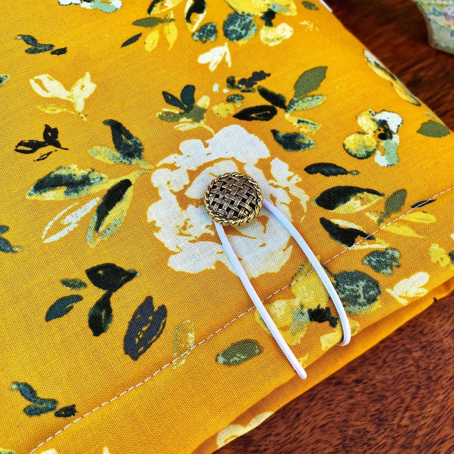 Yellow White Shabby Roses padded book/tablet sleeve