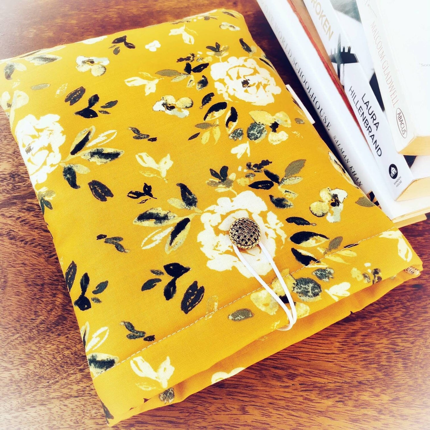 Yellow White Shabby Roses padded book/tablet sleeve