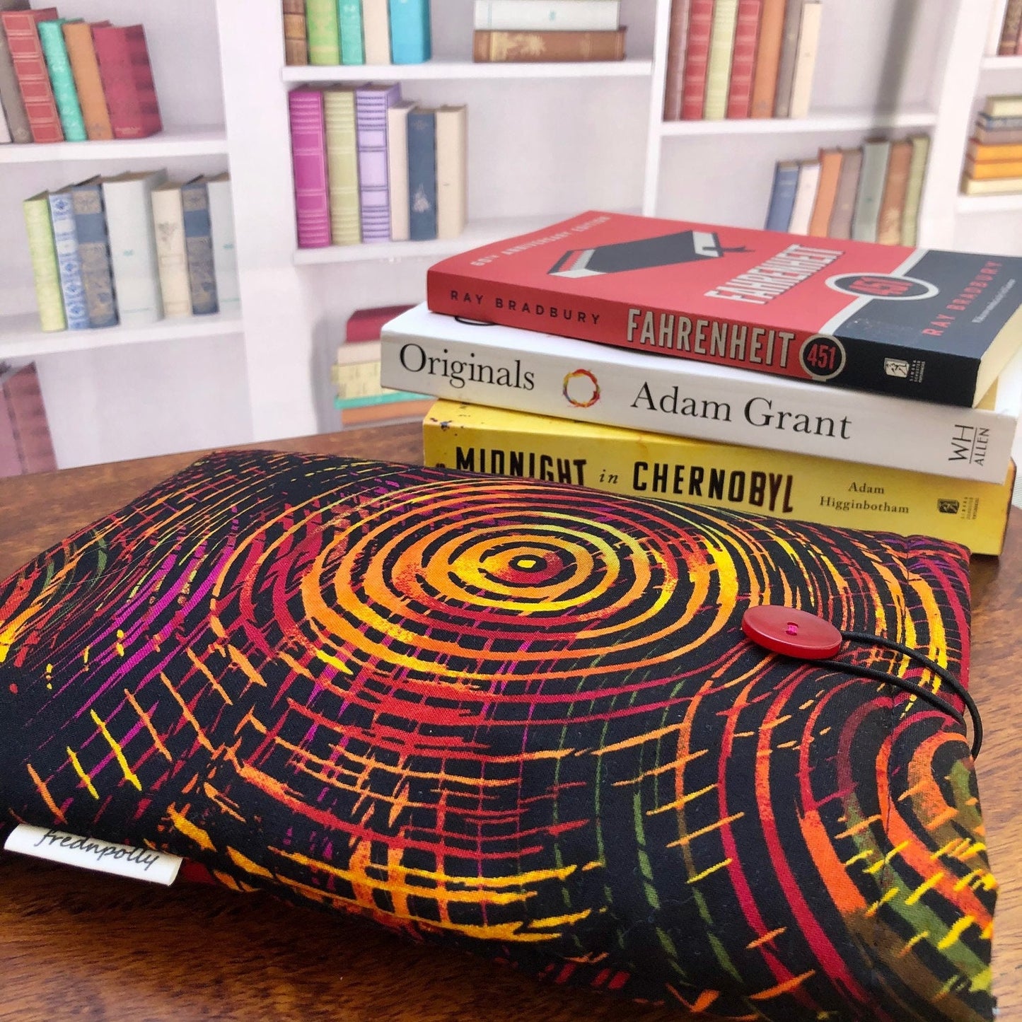 Abstract Spiral padded book/tablet sleeve