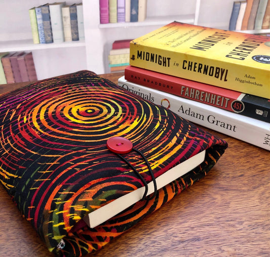 Abstract Spiral padded book/tablet sleeve