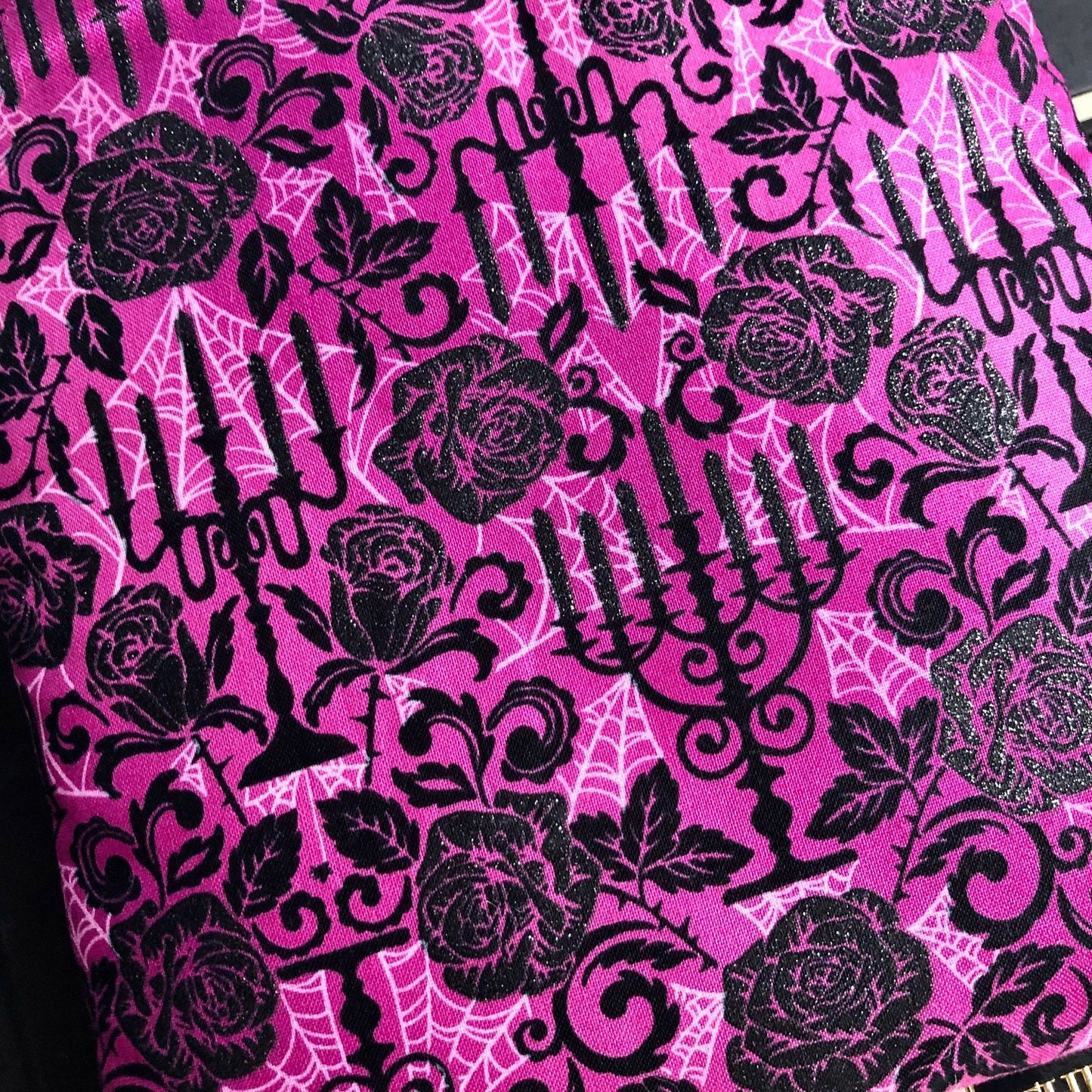 Victorian Gothic Roses on Pink padded book/tablet sleeve