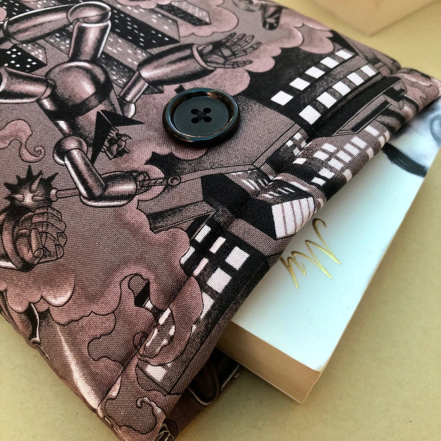 Brown Robot Mecha Anime padded book/tablet sleeve