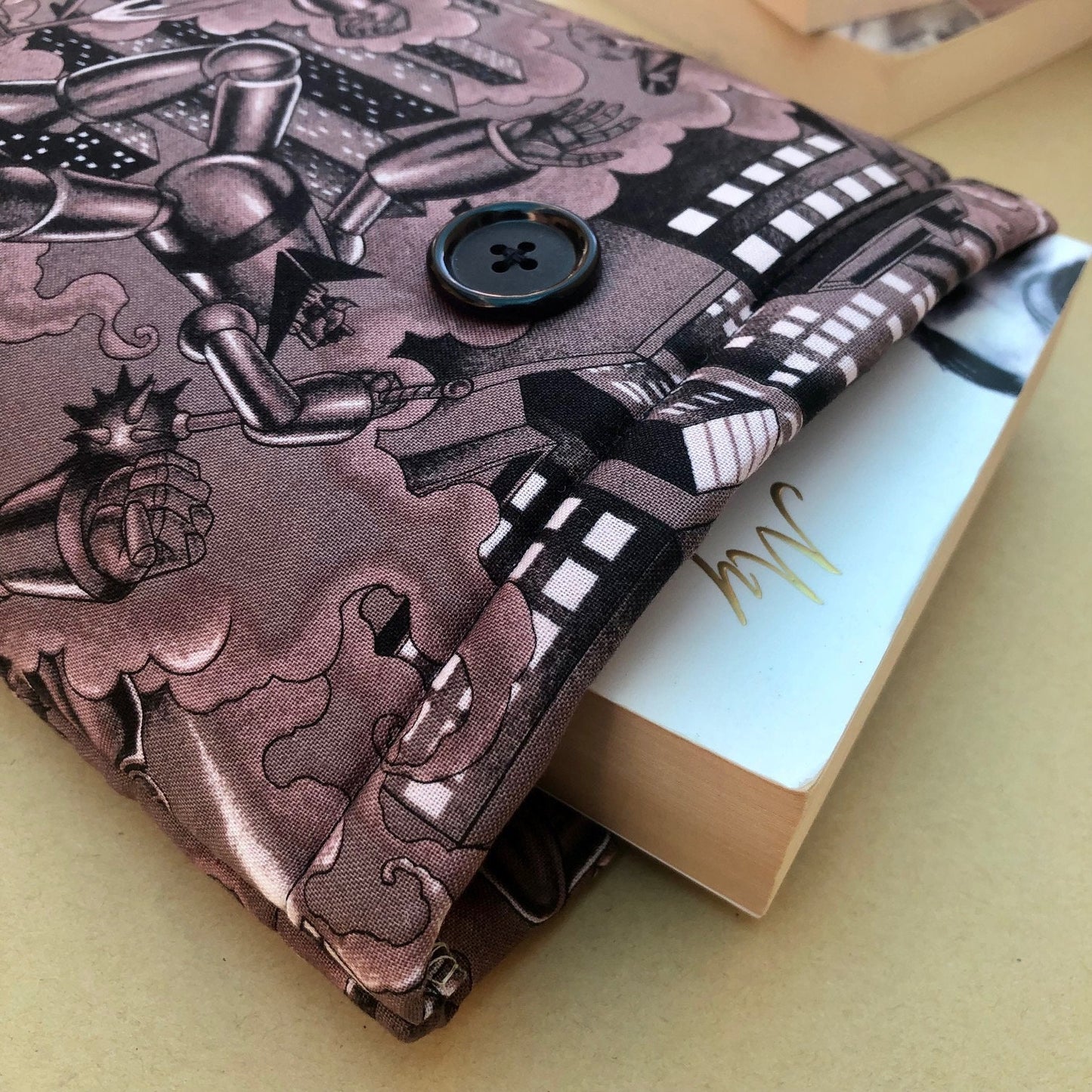 Brown Robot Mecha Anime padded book/tablet sleeve