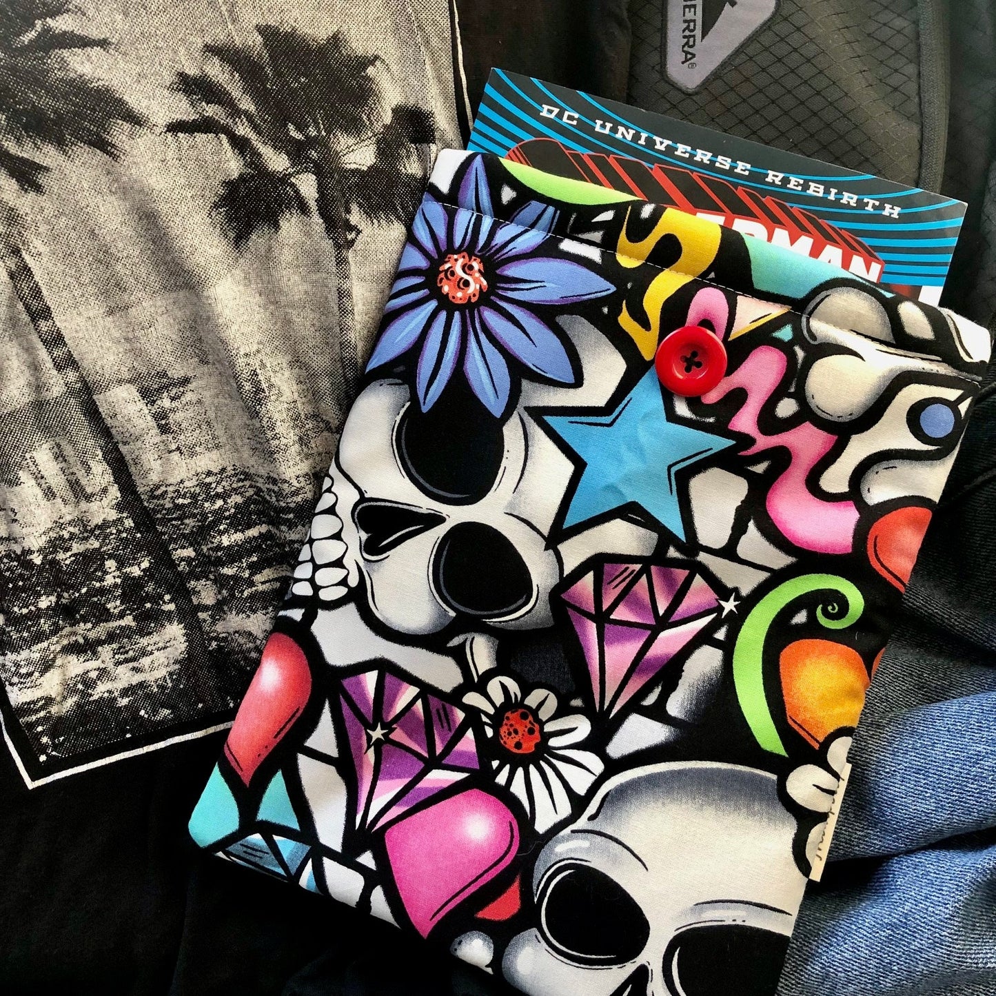 Skull Urban Graffiti padded book/tablet sleeve